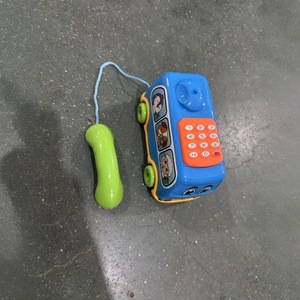 Autobús Musical de Juguete con Forma de Teléfono para Niños de 2 a 4 Años, Juguete Unisex con Personajes de Animales y Teclado Numérico - Product Image 3