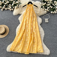 Robe longue décontractée jaune pour femme WIWT, col halter, broderie florale, coupe trapèze, sans manches, pour les vacances et les soirées