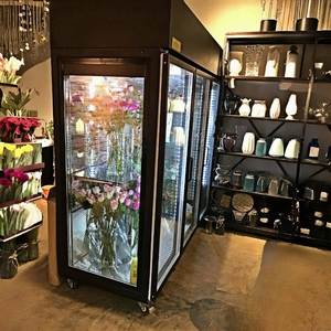 Réfrigérateur professionnel pour fleuristes à cinq portes, système de refroidissement par air sans givre, éclairage LED, stockage pour fleurs - Product Image 6