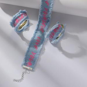 طقم مجوهرات على طراز سبايس جيرل، قلادة خانقة من قماش الدنيم المغسول الأزرق، مع أقراط على شكل زهرة وعقد بتصميم أنيق - Product Image 4