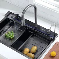 Évier de cuisine à cuve unique en acier inoxydable fait main avec robinet, durable pour usage domestique et professionnel