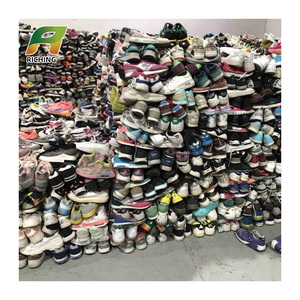 <span class=keywords><strong>Scarpe</strong></span> Usate Cina Guangzhou Ingrosso Stock di <span class=keywords><strong>Scarpe</strong></span> di Seconda Mano Originali di Marca Usate <span class=keywords><strong>Scarpe</strong></span> <span class=keywords><strong>da</strong></span> <span class=keywords><strong>Calcio</strong></span> Usate Sneakers Usate - Product Image 1