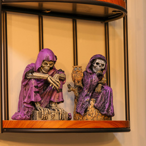 ของตกแต่งเรซิ่นสีม่วงแบบกำหนดเอง เป็นมิตรกับสิ่งแวดล้อม <span class=keywords><strong>ส</strong></span>ำหรับผู้ชาย <span class=keywords><strong>ส</strong></span>ไตล์โกธิค <span class=keywords><strong>ส</strong></span>ำหรับตกแต่งสวนในวันฮาโลวีน ตกแต่งบ้านในธีมสยองขวัญ <span class=keywords><strong>ส</strong></span>ำหรับเทศกาลวันหยุด - Product Image 1