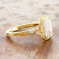 3 Karat Zümrüt Vintage Halo İşlemeli Bant Laboratuvar Üretimi Elmas Nişan Yüzüğü 14K/18K Som Altın IGI Sertifikalı CVD/HPHT Özel Yapım