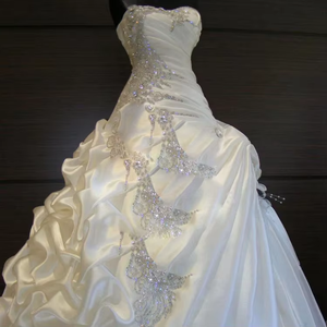 Robes <span class=keywords><strong>de</strong></span> mariée sur mesure en satin orné <span class=keywords><strong>de</strong></span> cristaux, style bouffant, longueur au sol, modèle HS216, nouvelle collection, fabriquées en Chine. - Product Image 1