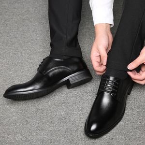 Chaussures en cuir PU légères et respirantes, antidérapantes, de couleur unie, à lacets carrés, décontractées et professionnelles, grande taille, de haute qualité pour le dropshipping - Product Image 1