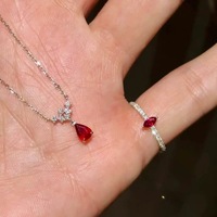 Collier en tungstène électroplaqué avec zircon rouge sang de tourteau en forme de goutte d'eau, style rétro, effet blanchissant, chaîne croisée haut de gamme, luxe léger