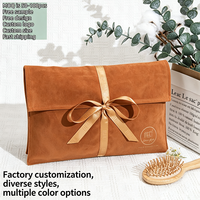 Bolsa de terciopelo personalizada con logo para joyería, estuche de gamuza con solapa antideslustre para collares, pendientes y anillos, embalaje de lujo para joyería OEM