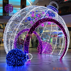Décoration d'arche de Noël symétrique avec un arrangement équilibré de boules LED pour un design festif raffiné - Product Image 6