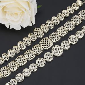 Pulsera JXX al por mayor personalizada con diseño hueco, cadena de eslabones chapada en oro de 14K, estilo hip hop moderno para hombre, principalmente hecha de latón. - Product Image 1