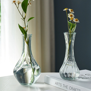 Vente en gros Offre Spéciale Vases bourgeon décoratifs de mariage Vases en verre transparent rustique petits centres de table Mini fleurs Vases en verre - Product Image 5