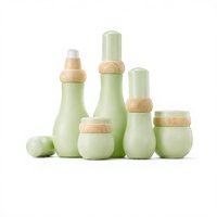 Bouteille en verre givré en forme de gourde OEM ODM à étiquette privée 30g 50g 40ml 100ml 120ml pour une solution complète d'emballage cosmétique