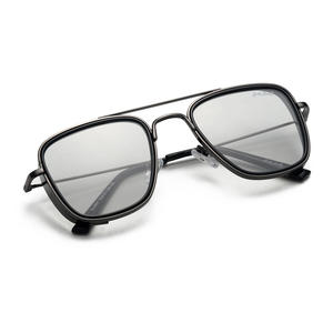 Gafas de sol Gentle Monster 2001 unisex con lentes TAC, protección UV400, montura metálica, color dorado y plateado - Product Image 1