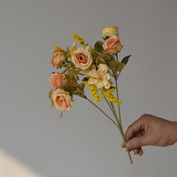 IJ015 Belle 5 Fourchette Automne Couleur Rose Marguerite Bouquet De Fleurs Accueil Gâteau Et Décoration De Mariage avec D'élégantes Fleurs Artificielles