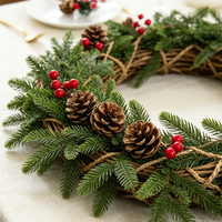 Guirlande de table de Noël artificielle en aiguilles de pin, sans piles, centre de table décoratif pour les fêtes avec baies et pommes de pin