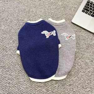 Suéter Tejido para Mascotas Estilo Preppy, Ropa Cálida de Invierno para Perros, Azul Marino y Gris, 2 Colores - Product Image 4