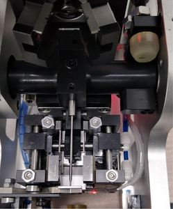 Machine d'insertion de bouchon de joint étanche de câble semi-automatique - Product Image 5