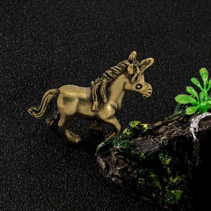 Petite Licorne Polo Vintage en Cuivre, Ornements Artisanaux Anciens, Décoration Cheval à Une Corne - Product Image 3