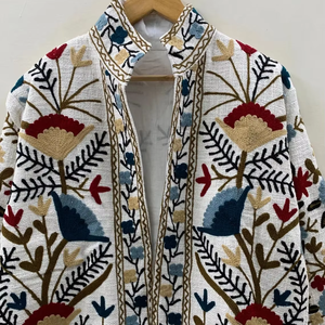 Chaqueta bordada Suzani de algodón hecha a mano, abrigo bordado a mano, prendas de vestir exteriores Suzani de algodón, chaqueta de invierno Bohemia para mujer - Product Image 1
