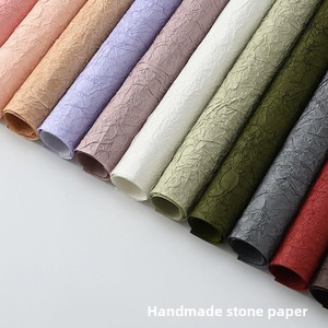 Papier d'emballage texturé froissé à la main Xuenai, motif pierre de neige, pour bouquets de fleurs fraîches - Product Image 2