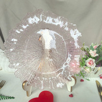 Assiette de présentation rose de 13 pouces, moderne et peinte à la main, en plastique durable et écologique, idéale pour les mariages européens, les événements hôteliers et Noël