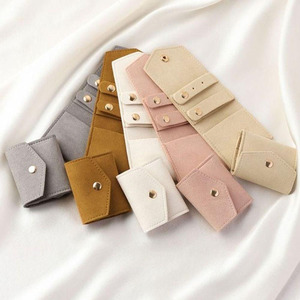 Bolsa de Almacenamiento de Joyas Plegable y Portátil, Bolsa de Viaje Personalizada para Aretes y Collares, Bolsa de Microfibra con Solapa - Product Image 5