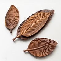 Vaisselle en bois de noyer noir écologique de style japonais Assiettes en bois en forme de feuille avec motif végétal