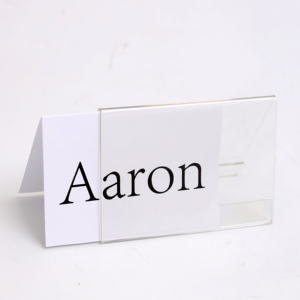 Table triangulaire en acrylique personnalisée en forme de V pour salle de conférence présentoir double face pour juger les cartes nominatives de mariage - Product Image 5