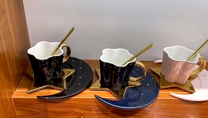 Sweejar Set di 6 tazze da caffè e piattino, impilabili, in porcellana Demitasse con supporto in metallo, 70 ml, per latte, caffè, cappuccino, tè Colore simile