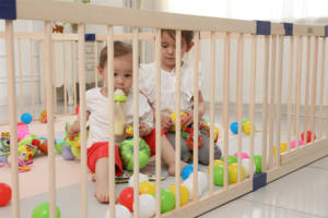 Parc de jeux en bois pour enfants avec <span class=keywords><strong>porte</strong></span>, vente directe usine, centre de jeu sécurisé pour bébés - Product Image 6