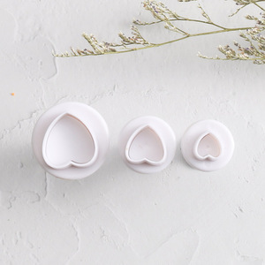 Pâte à <span class=keywords><strong>sucre</strong></span> en pâte de massepain artisanat argiles pâte à légumes biscuit en plastique grand emporte-pièce en forme de cœur 3 pièces - Product Image 5