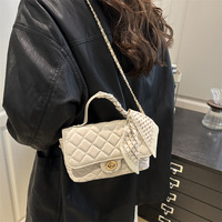 Sac à main matelassé pour femme avec foulard en soie, sac bandoulière en cuir PU avec chaîne, petit sac à bandoulière pour femme avec fermoir rotatif pour le quotidien et les soirées