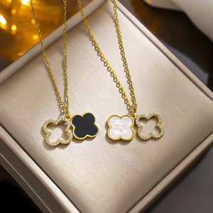 Venta al por mayor de joyería de moda de acero inoxidable de lujo de cristal de diamante de doble capa de trébol collar con colgante de cuatro hojas - Product Image 2