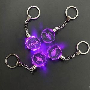 Porte-clés en cristal rectangulaires personnalisés avec logo, gravure laser 3D de précision à l'intérieur, pour événements, souvenirs de famille et articles promotionnels - Product Image 1