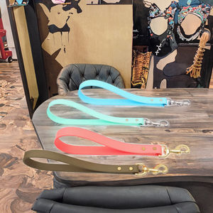 Laisse d'entraînement pour chien anti-traction classique, solide, personnalisée, avec rivets, sangle enduite de PVC, imperméable - Product Image 5