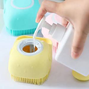 فرشاة استحمام للحيوانات الأليفة (كلاب وقطط) من البلاستيك الناعم بتصميم كرتوني مع موزع شامبو، أداة تدليك مهدئة للشعر القصير - Product Image 2
