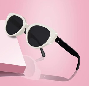 Lunettes de soleil de luxe unisexes multicolores de haute qualité avec protection UV400 en PC, monture blanche, style œil-de-chat tendance pour l'extérieur - Product Image 5