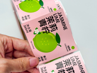 Rouleau d'étiquette en PVC de haute qualité autocollant en papier fragile de marque pour emballage pour étiquettes d'emballage