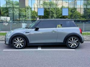 BMW <span class=keywords><strong>Mini</strong></span> <span class=keywords><strong>Cooper</strong></span> S 2.0T Turbo Quatre cylindres Gauche Cuir Foncé R17 Transmission Automatique Élégante Deux portes Hayon 2022 d'occasion - Product Image 2