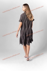 Robes plissées Miyake de haute qualité pour femmes, grande taille, couleur grise, manches courtes, design irrégulier, robes modestes pour femmes - Product Image 4