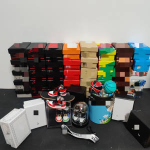 Porte-clés personnalisable modèle 2026 de chaussures de basket 3D mini en PVC, souvenir pour fans, cadeau, pendentif pour sac de voiture ou chaussures de sport - Product Image 4