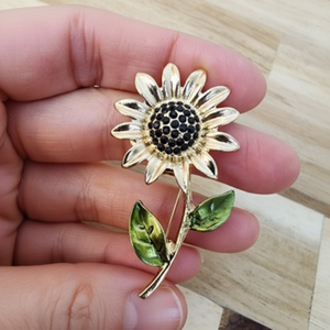 Simbolo fortunato fiocco di girasole spilla accessorio alla moda Idea regalo - Product Image 1
