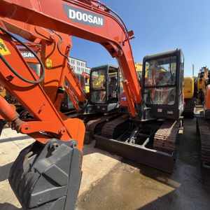 Miniexcavadora Doosan DH55 de 5 toneladas usada, máquina de construcción excavadora con buena bomba de motor PLC, precio al por mayor disponible para la venta - Product Image 4
