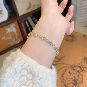 Pulsera de tenis de oro amarillo de 18 quilates con diamantes cultivados en laboratorio, corte princesa alternado, engaste de canal, fina, de lujo, versátil, para mujer, al por mayor - Product Image 4