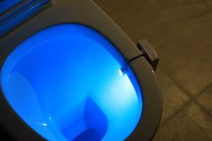 โคมไฟ LED เปลี่ยนสีได้16สีใช้ในห้องน้ำเซ็นเซอร์ตรวจจับการเคลื่อนไหวตอนกลางคืน - Product Image 6