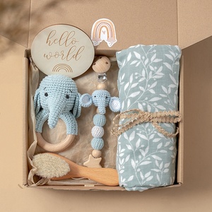 Caja de regalo para recién nacidos, juego de regalo orgánico para bebés, Manta de algodón de bambú tejida, babero de dentición y sonajero, juego de juguetes de madera - Product Image 2