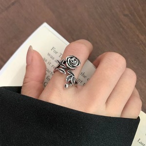 Anillos Vintage de flores rosas de Color negro para mujer, anillo ajustable de estilo gótico, anillo de compromiso, boda, regalos de joyería para fiesta - Product Image 3