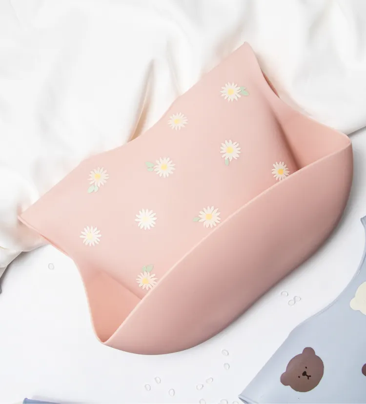 Bavoirs pour bébé en silicone à motif mignon, doux et léger, bavoir pour bébé étanche à l'eau