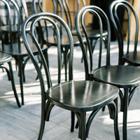 Vente en gros Banquets d'extérieur durables Salle à manger de mariage Chaise Thonet en bois courbé noire classique en plastique résine moderne