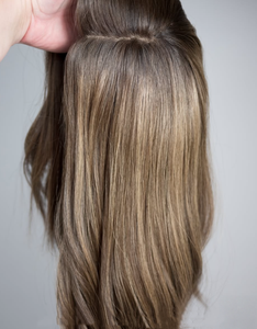 Topper de Cabello Humano Natural con 150% de Densidad, Base de Seda para Mujer, Marrón Oscuro Balayage, Nudos Invisibles Hechos a Mano, Aspecto de Cuero Cabelludo Natural, con Clip - Product Image 1